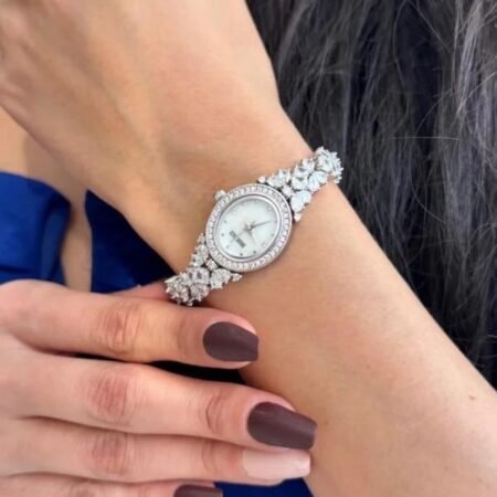 Elegant watch with a strap studded with shiny stones